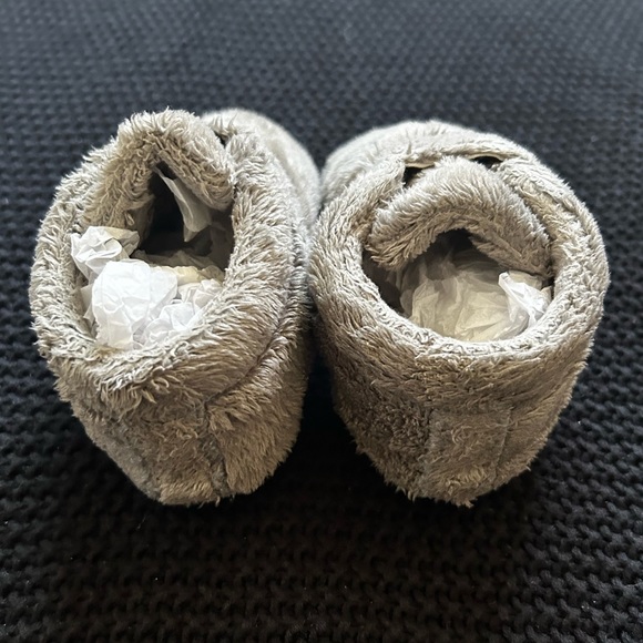 UGG Bixbee Fleece Baby Bootie - Charcoal, Size 4/5 (12-18 months) - Picture 3 of 7